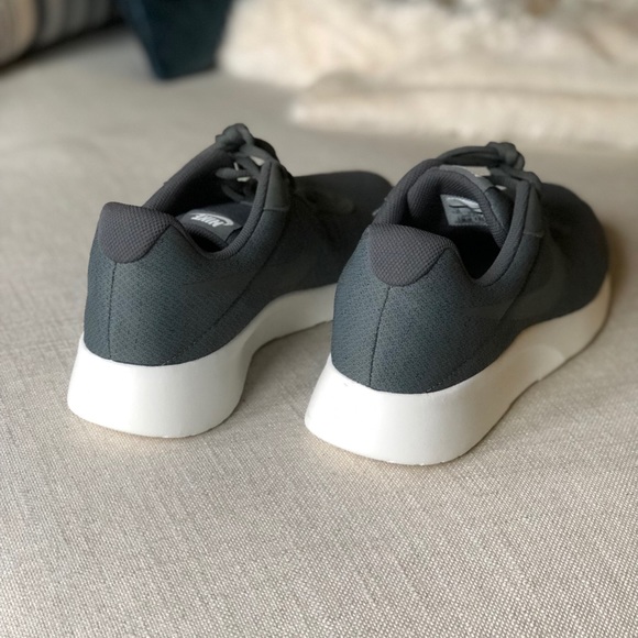 Nike Tanjun Athletic Running Shoes - Picture 3 of 6